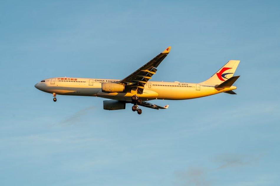 Avion China Eastern au coucher du soleil