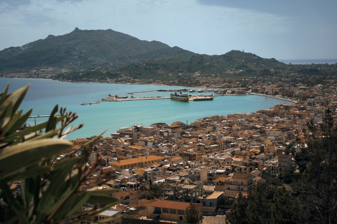 Zante-Ville et son port vus des hauteurs